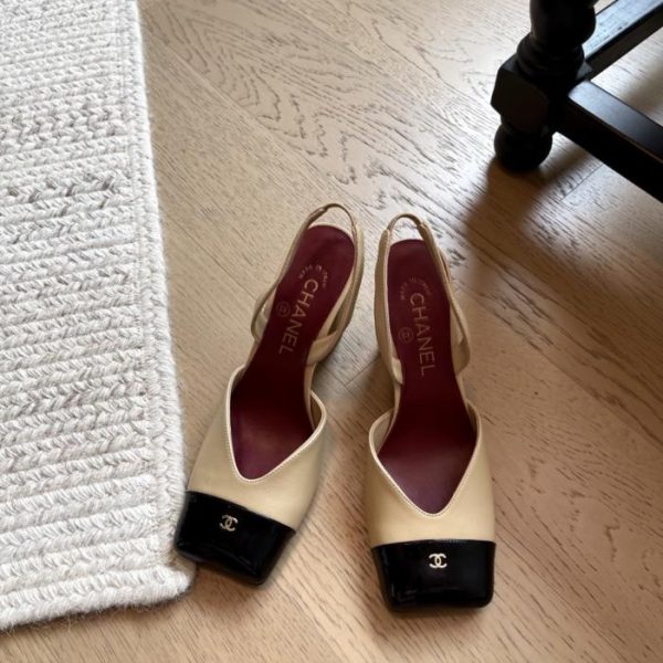 repliche,replica,perfette,siti di,affidabili,migliori siti,dove comprare,1:1,scarpe da ginnastica Le nuove décolleté a punta quadrata di Chanel (3MHSV)