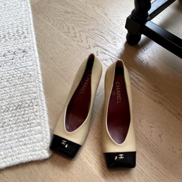 repliche,replica,perfette,siti di,affidabili,migliori siti,dove comprare,1:1,scarpe da ginnastica Le nuove décolleté a punta quadrata di Chanel (8FRCX)