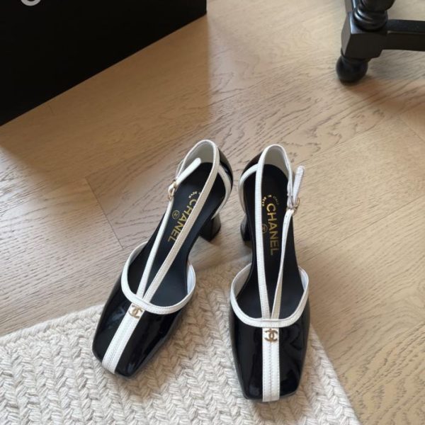 repliche,replica,perfette,siti di,affidabili,migliori siti,dove comprare,1:1,scarpe da ginnastica Le nuove scarpe Mary Jane di Chanel per la primavera inoltrata, versione top di gamma (4R1EJ)