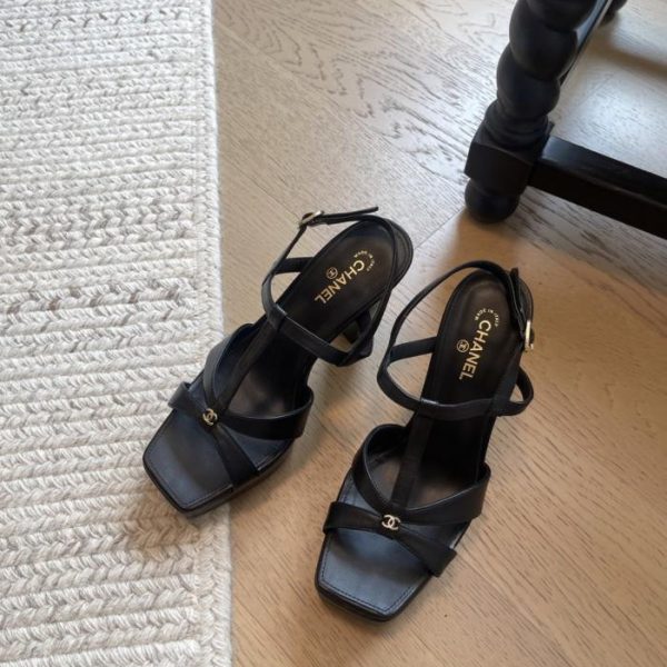 repliche,replica,perfette,siti di,affidabili,migliori siti,dove comprare,1:1,scarpe da ginnastica Sandali con plateau Chanel, modello top di gamma (NI6H2)