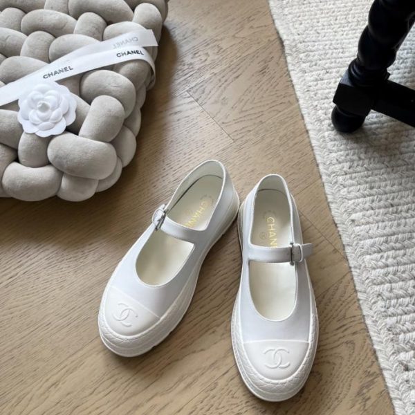 repliche,replica,perfette,siti di,affidabili,migliori siti,dove comprare,1:1,scarpe da ginnastica I nuovi mocassini Mary Jane con plateau di Chanel, versione top di gamma (GRZ0L)