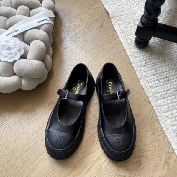 repliche,replica,perfette,siti di,affidabili,migliori siti,dove comprare,1:1,scarpe da ginnastica I nuovi mocassini Mary Jane con plateau di Chanel, versione top di gamma (XUXNI)