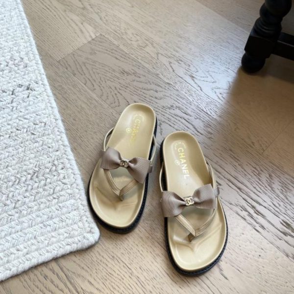 repliche,replica,perfette,siti di,affidabili,migliori siti,dove comprare,1:1,scarpe da ginnastica Le nuove infradito a farfalla di Chanel per la primavera inoltrata, versione top di gamma (7R43S)
