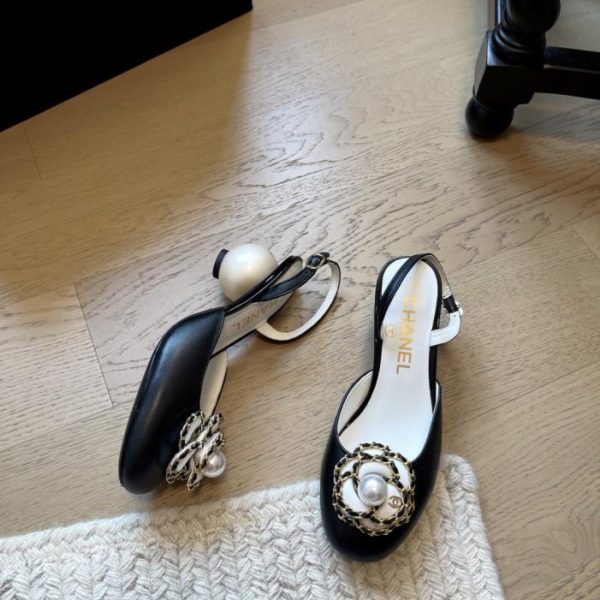 repliche,replica,perfette,siti di,affidabili,migliori siti,dove comprare,1:1,scarpe da ginnastica Le nuove décolleté Mary Jane con perle di Chanel, versione top di gamma (QKUOS)
