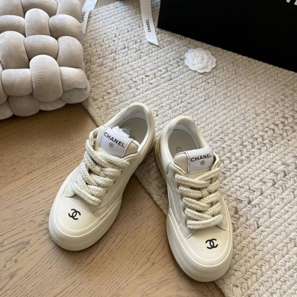Sneakers con plateau Chanel, versione top di gamma (2TF84)