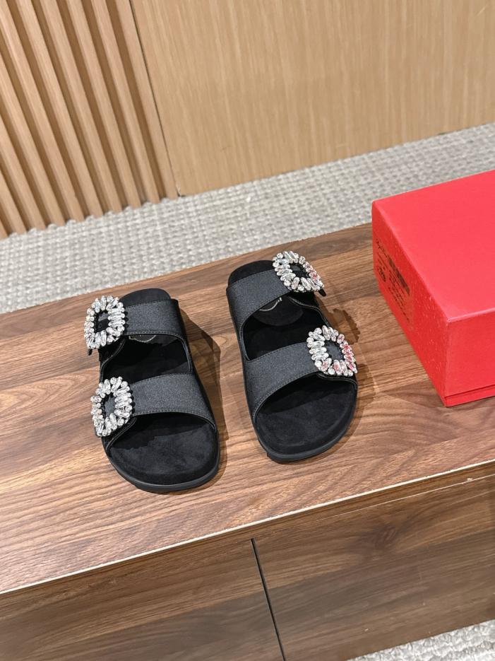 repliche,replica,perfette,siti di,affidabili,migliori siti,dove comprare,1:1,scarpe da ginnastica Pantofole Roger Vivier RV Classic Slidy Viv’ con fibbia in strass e tomaia interamente decorata con strass (HBWRC) repliche,replica,perfette,siti di,affidabili,migliori siti,dove comprare,1:1,scarpe da ginnastica Pantofole Roger Vivier RV Classic Slidy Viv’ con fibbia in strass e tomaia interamente decorata con strass (HBWRC)
