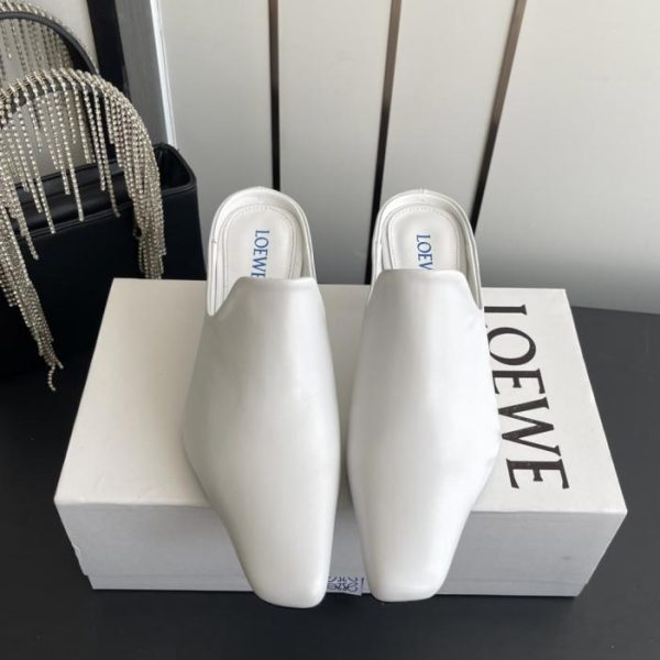 repliche,replica,perfette,siti di,affidabili,migliori siti,dove comprare,1:1,scarpe da ginnastica LOEWE Novità 2020: Mules con tacco alto in pelle di vitello in stile retrò (VQB70)