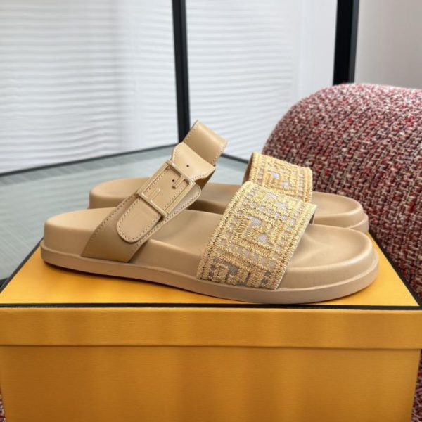 repliche,replica,perfette,siti di,affidabili,migliori siti,dove comprare,1:1,scarpe da ginnastica FENDI Novità Primavera/Estate: Ciabatte basse unisex Feel FF ricamate (UBV91)