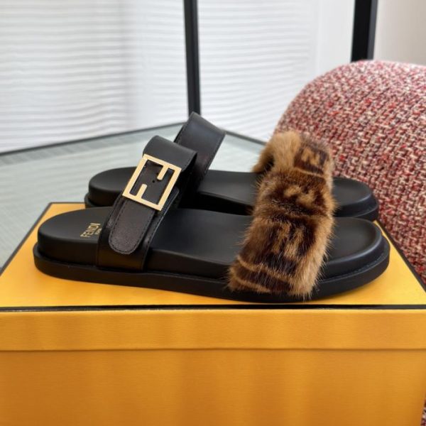 repliche,replica,perfette,siti di,affidabili,migliori siti,dove comprare,1:1,scarpe da ginnastica FENDI Novità Primavera/Estate: Pantofole basse unisex Feel FF in pelliccia di visone (6Q4DI)