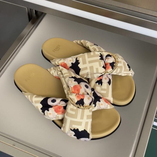 repliche,replica,perfette,siti di,affidabili,migliori siti,dove comprare,1:1,scarpe da ginnastica Sandali piatti in raso con impunture a croce della serie FENDI Feel (6ZKNA) per coppie