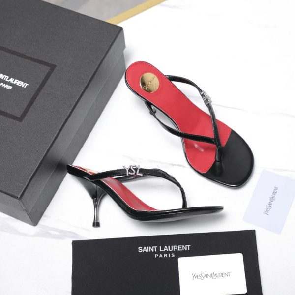 repliche,replica,perfette,siti di,affidabili,migliori siti,dove comprare,1:1,scarpe da ginnastica Infradito Saint Laurent di alta qualità con tacco in metallo e nuove lettere (UN7M3)