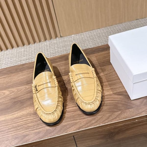 repliche,replica,perfette,siti di,affidabili,migliori siti,dove comprare,1:1,scarpe da ginnastica Saint Laurent LE LOAFER Nuovo arrivo: Mocassini YSL con piccolo logo, punta tonda e pieghe (4Q5T3)