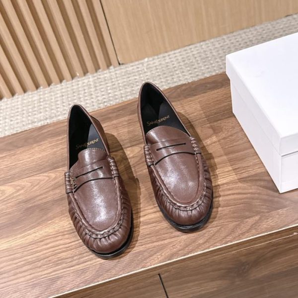 repliche,replica,perfette,siti di,affidabili,migliori siti,dove comprare,1:1,scarpe da ginnastica Saint Laurent LE LOAFER Nuovo arrivo: mocassini plissettati a punta tonda con piccolo logo YSL (DOQFS)
