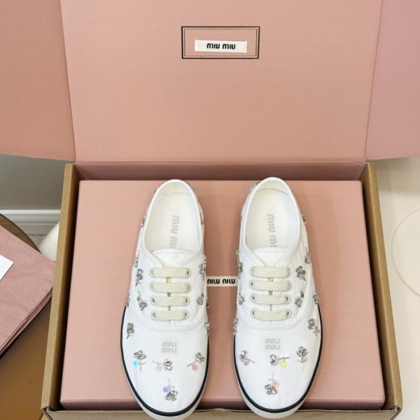 repliche,replica,perfette,siti di,affidabili,migliori siti,dove comprare,1:1,scarpe da ginnastica Nuove scarpe casual in tela con strass di MiuMiu (VX2RE)