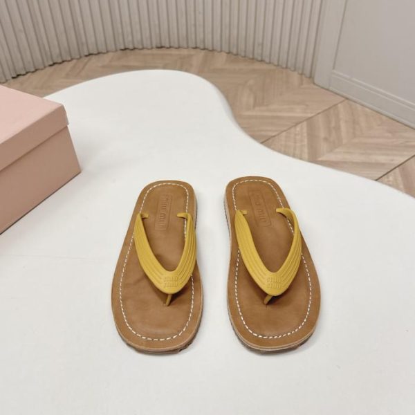 repliche,replica,perfette,siti di,affidabili,migliori siti,dove comprare,1:1,scarpe da ginnastica Nuovi arrivi estivi MiuMiu: infradito stile vintage, sandali casual da spiaggia con plateau (4F2YI)
