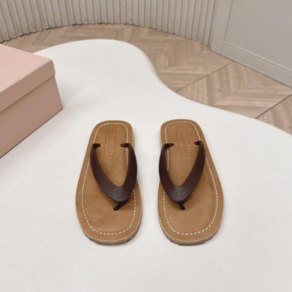 repliche,replica,perfette,siti di,affidabili,migliori siti,dove comprare,1:1,scarpe da ginnastica Nuovi arrivi estivi MiuMiu: infradito stile vintage, sandali casual da spiaggia con plateau (BX4FJ)