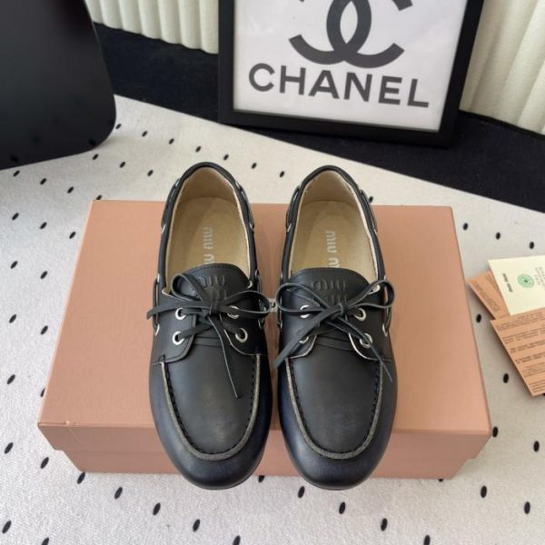 repliche,replica,perfette,siti di,affidabili,migliori siti,dove comprare,1:1,scarpe da ginnastica I nuovi mocassini con fiocco di Miu Miu (DQFT6)