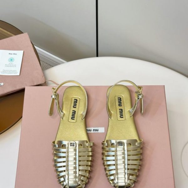 repliche,replica,perfette,siti di,affidabili,migliori siti,dove comprare,1:1,scarpe da ginnastica Sandali piatti traforati intrecciati MIUMIU (IU9KE)