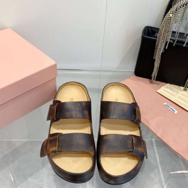 repliche,replica,perfette,siti di,affidabili,migliori siti,dove comprare,1:1,scarpe da ginnastica Nuovi arrivi primavera/estate Miu Miu: sandali da spiaggia con plateau e doppio cinturino (W46WH)