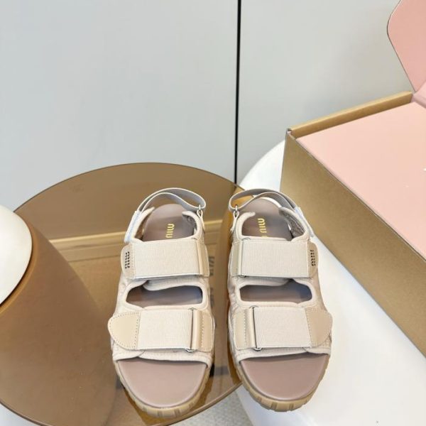 repliche,replica,perfette,siti di,affidabili,migliori siti,dove comprare,1:1,scarpe da ginnastica I nuovi sandali sportivi di Miu Miu (H5GQI)