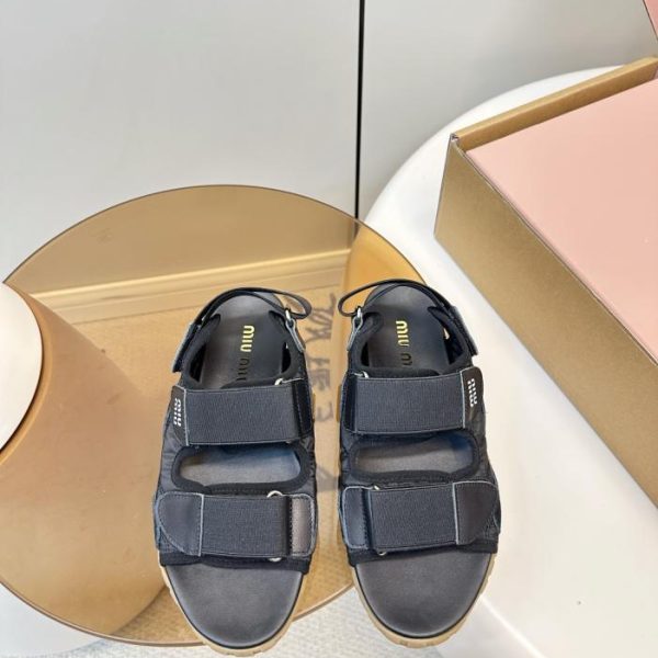 repliche,replica,perfette,siti di,affidabili,migliori siti,dove comprare,1:1,scarpe da ginnastica I nuovi sandali sportivi di Miu Miu (OBSYY)