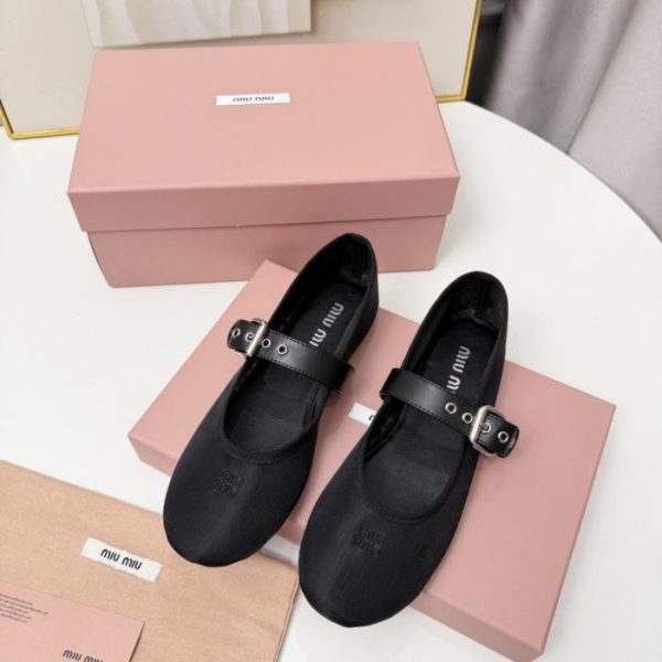 repliche,replica,perfette,siti di,affidabili,migliori siti,dove comprare,1:1,scarpe da ginnastica Scarpe da ballo Mary Jane in mesh, modello 26, ultime uscite di Miu Miu (NC2CW)