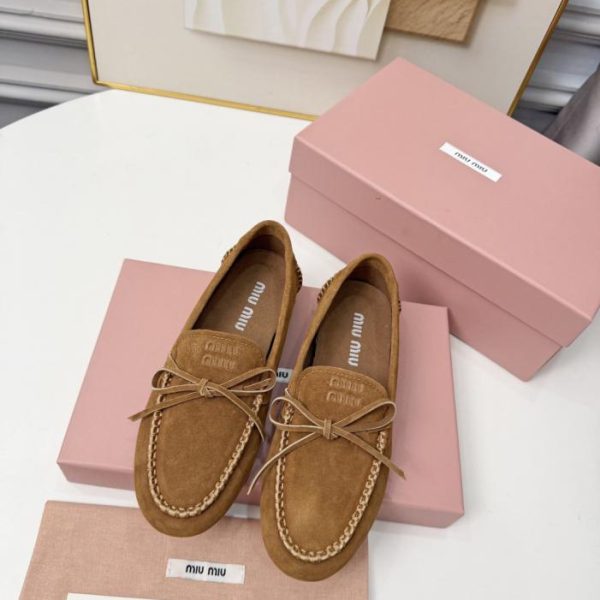 repliche,replica,perfette,siti di,affidabili,migliori siti,dove comprare,1:1,scarpe da ginnastica Novità della sfilata primavera 2026 di Miu Mi: mocassini vintage effetto invecchiato (XT5HC)