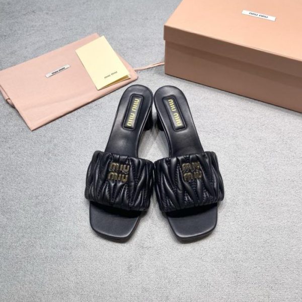 repliche,replica,perfette,siti di,affidabili,migliori siti,dove comprare,1:1,scarpe da ginnastica Nuovo arrivo MiuMiu | Pantofole plissettate in pelle di agnello con tacco grosso (6T2UM)
