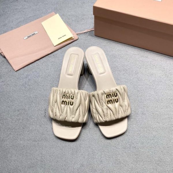 repliche,replica,perfette,siti di,affidabili,migliori siti,dove comprare,1:1,scarpe da ginnastica Nuovo arrivo MiuMiu | Pantofole plissettate in pelle di agnello con tacco grosso (UJ8AA)