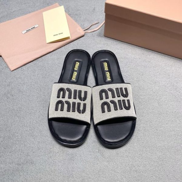 repliche,replica,perfette,siti di,affidabili,migliori siti,dove comprare,1:1,scarpe da ginnastica Sandali piatti MiuMiu in vera pelle (2KSTR)