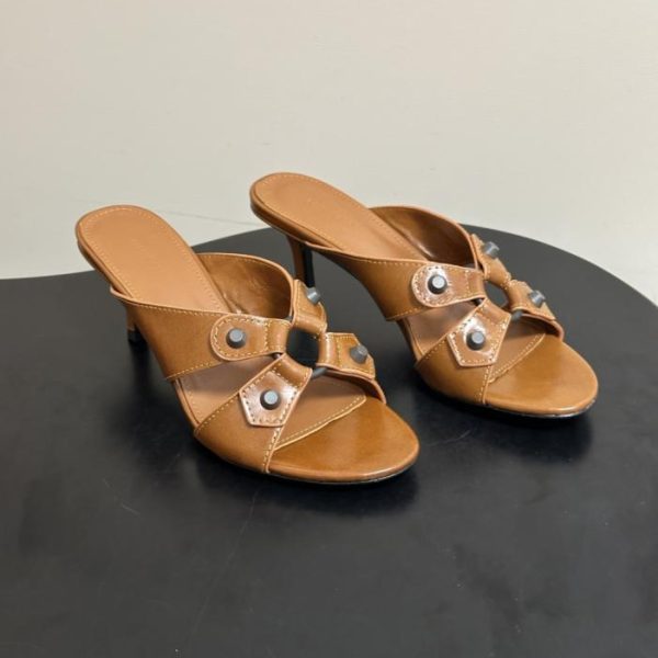 Balenciaga Primavera/Estate - Nuovi arrivi: Sandali con tacco alto stile biker punk con borchie metalliche (Q9G9O)