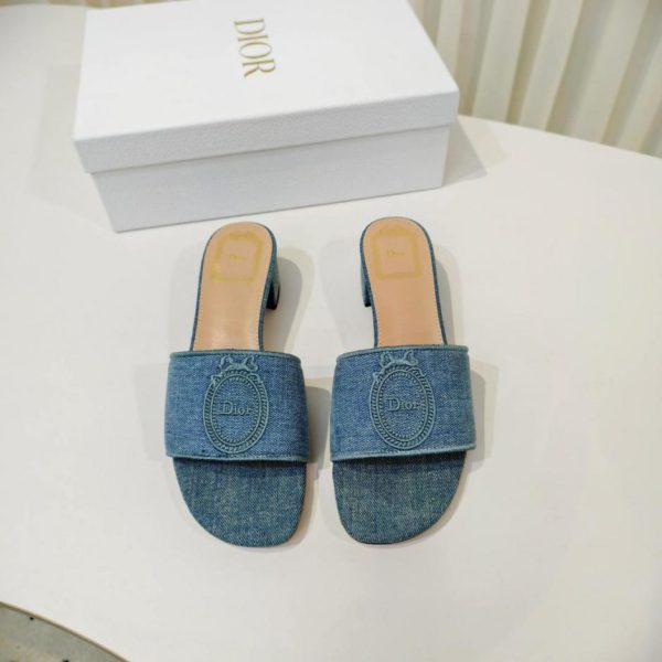 Sandali con tacco grosso e logo CD ricamato in denim Dior (O39V0)