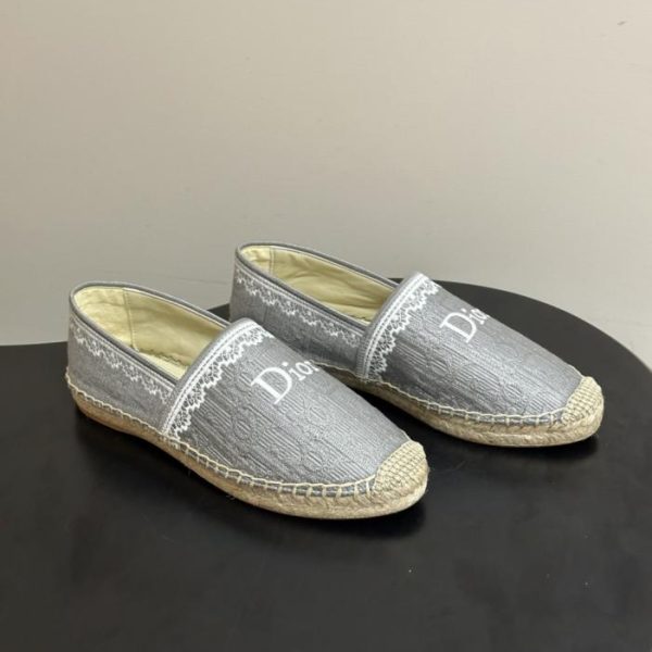 Espadrillas Granville di Dior, nuova colorazione per la primavera, con ricamo del logo CD (8NVJA)