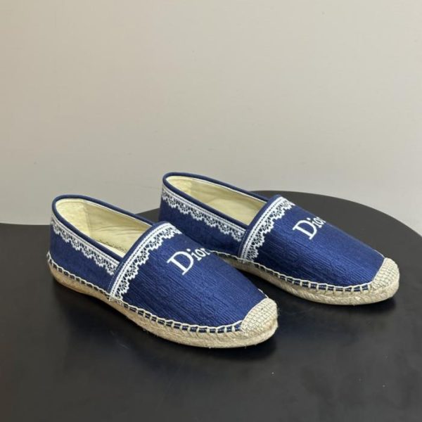 Espadrillas Granville di Dior, ultima colorazione primaverile con ricamo del logo CD (VMGVJ)