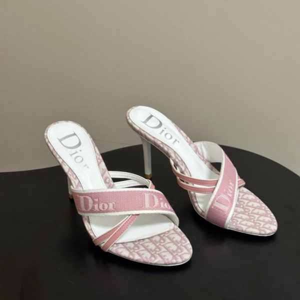 Sandali con tacco alto e cinturino con logo CD in stile vintage, collezione primavera/estate di Dior (SDHRY)