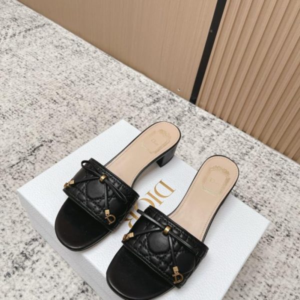 repliche,replica,perfette,siti di,affidabili,migliori siti,dove comprare,1:1,scarpe da ginnastica Nuovi arrivi Dior Primavera/Estate: Sandali Divine (7CH00)