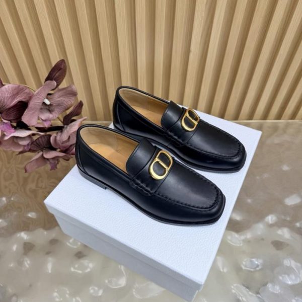 repliche,replica,perfette,siti di,affidabili,migliori siti,dove comprare,1:1,scarpe da ginnastica La nuova serie di mocassini con fiocco (VWRFD) di Dior per la primavera/estate è ora disponibile nelle boutique.