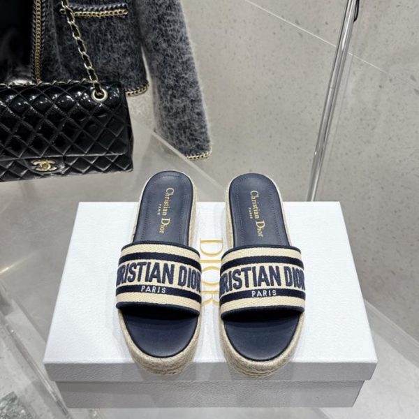 repliche,replica,perfette,siti di,affidabili,migliori siti,dove comprare,1:1,scarpe da ginnastica Nuove pantofole/sandali con plateau ricamati di Dior (41CNS)