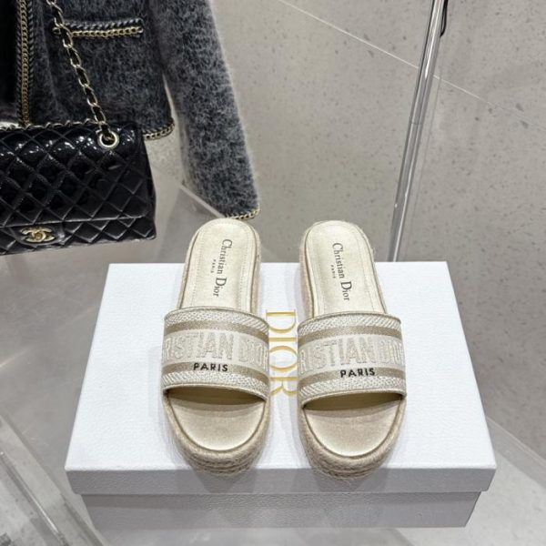 repliche,replica,perfette,siti di,affidabili,migliori siti,dove comprare,1:1,scarpe da ginnastica Nuovi sandali/ciabatte con plateau ricamati di Dior (XRJOH)