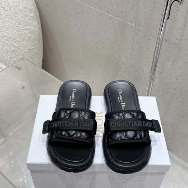 repliche,replica,perfette,siti di,affidabili,migliori siti,dove comprare,1:1,scarpe da ginnastica I nuovi sandali da spiaggia con plateau di Dior (VMY5O)