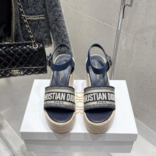 repliche,replica,perfette,siti di,affidabili,migliori siti,dove comprare,1:1,scarpe da ginnastica Nuovi sandali/ciabatte con plateau ricamati di Dior (2BBFA)