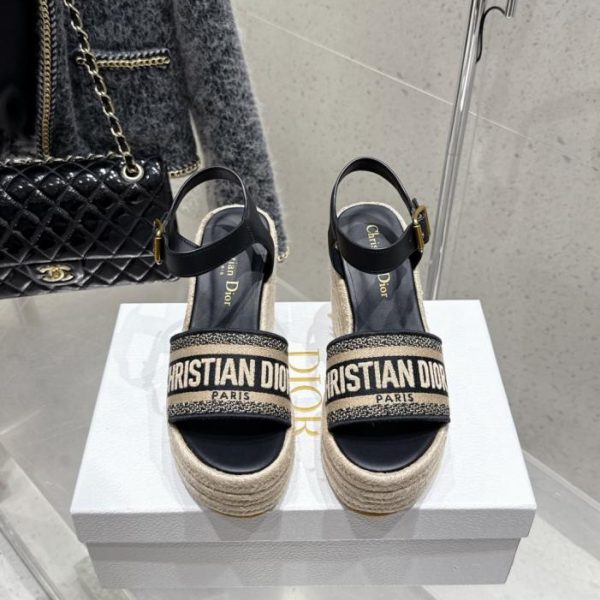 repliche,replica,perfette,siti di,affidabili,migliori siti,dove comprare,1:1,scarpe da ginnastica Nuovi sandali/ciabatte con plateau ricamati di Dior (UDXCR)