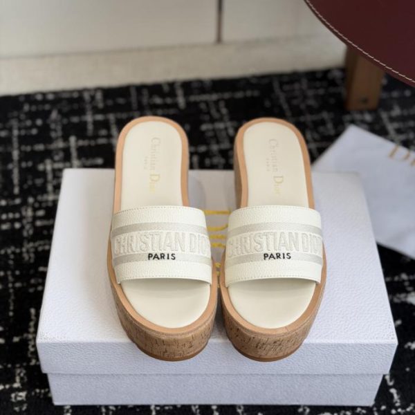 repliche,replica,perfette,siti di,affidabili,migliori siti,dove comprare,1:1,scarpe da ginnastica Sandali con plateau di alta gamma Dior per l’estate (3FLIR)