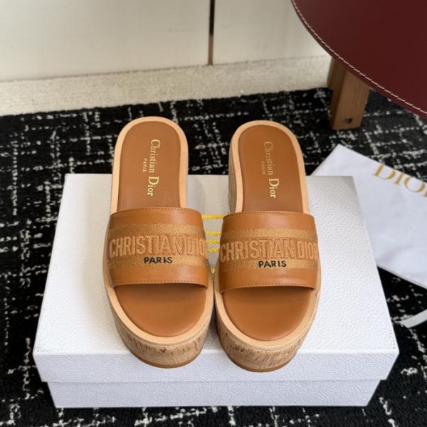 repliche,replica,perfette,siti di,affidabili,migliori siti,dove comprare,1:1,scarpe da ginnastica Sandali con plateau di alta gamma Dior per l’estate (GC318)