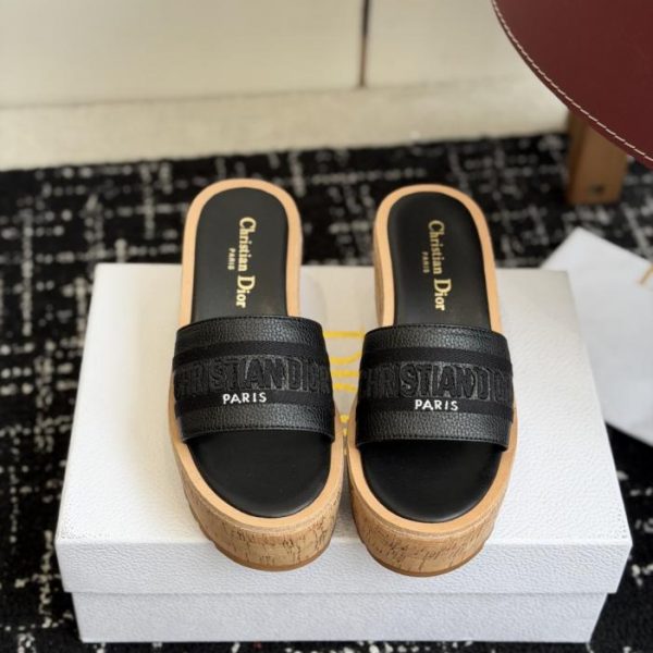 repliche,replica,perfette,siti di,affidabili,migliori siti,dove comprare,1:1,scarpe da ginnastica Sandali con plateau di alta gamma Dior per l’estate (Q46MV)