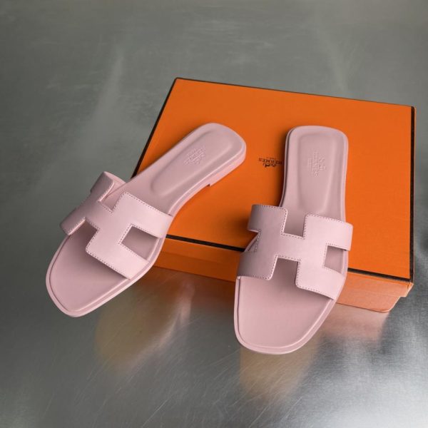 repliche,replica,perfette,siti di,affidabili,migliori siti,dove comprare,1:1,scarpe da ginnastica I sandali bassi classici della serie H Oasis di Hermès (AYS5J) sono stati recentemente rinnovati.