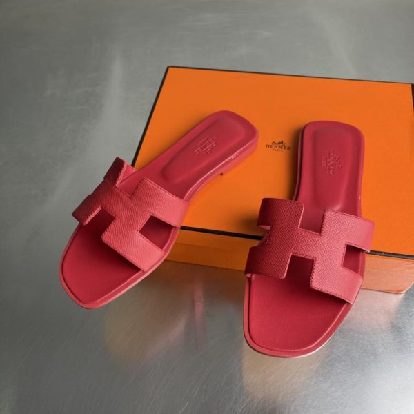 Sandali piatti classici Hermès serie Oasis H, modello recentemente rinnovato (W7MYH)
