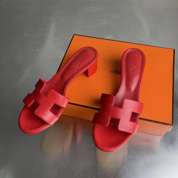 Sandali classici Hermès serie Oasis H, tacco grosso, modello recentemente rinnovato (0HX8S)