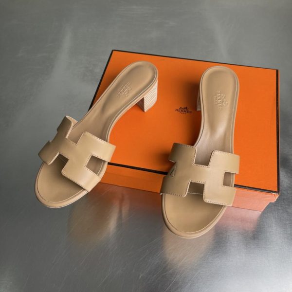 Sandali classici Hermès serie Oasis H, sandali con tacco grosso e cinturini, nuova taglia (33ETL)