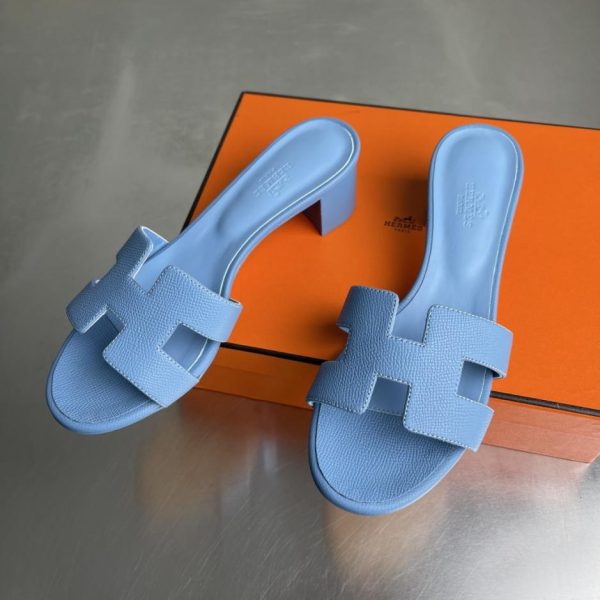 Sandali classici Hermès serie Oasis H, sandali con tacco grosso e cinturini, modello recentemente rinnovato (51QZY)